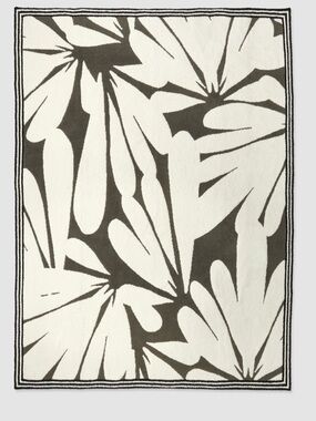 【BRAND NEW】Barefoot Dreams CozyChic® Daisy Petal Throw